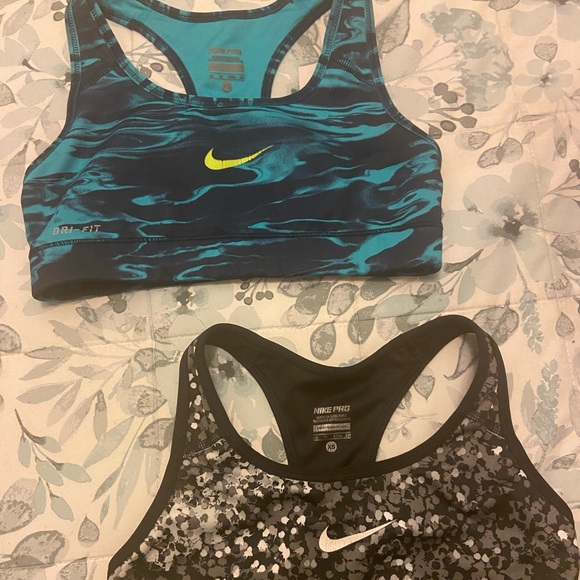 Nike sports bra - Picture 1 of 5